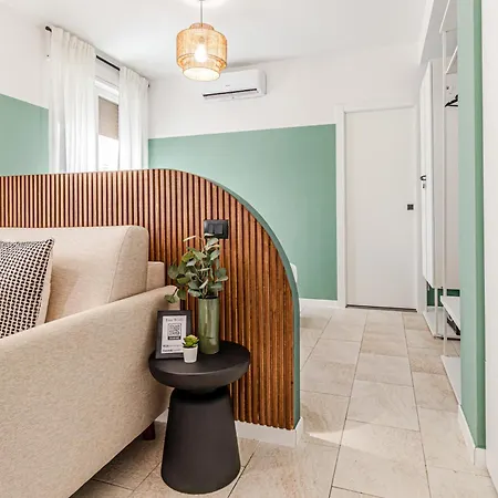 Japandi Apartment, Zona Porto Livorno Con Balcone E Jacuzzi Idromassaggio Exterior photo