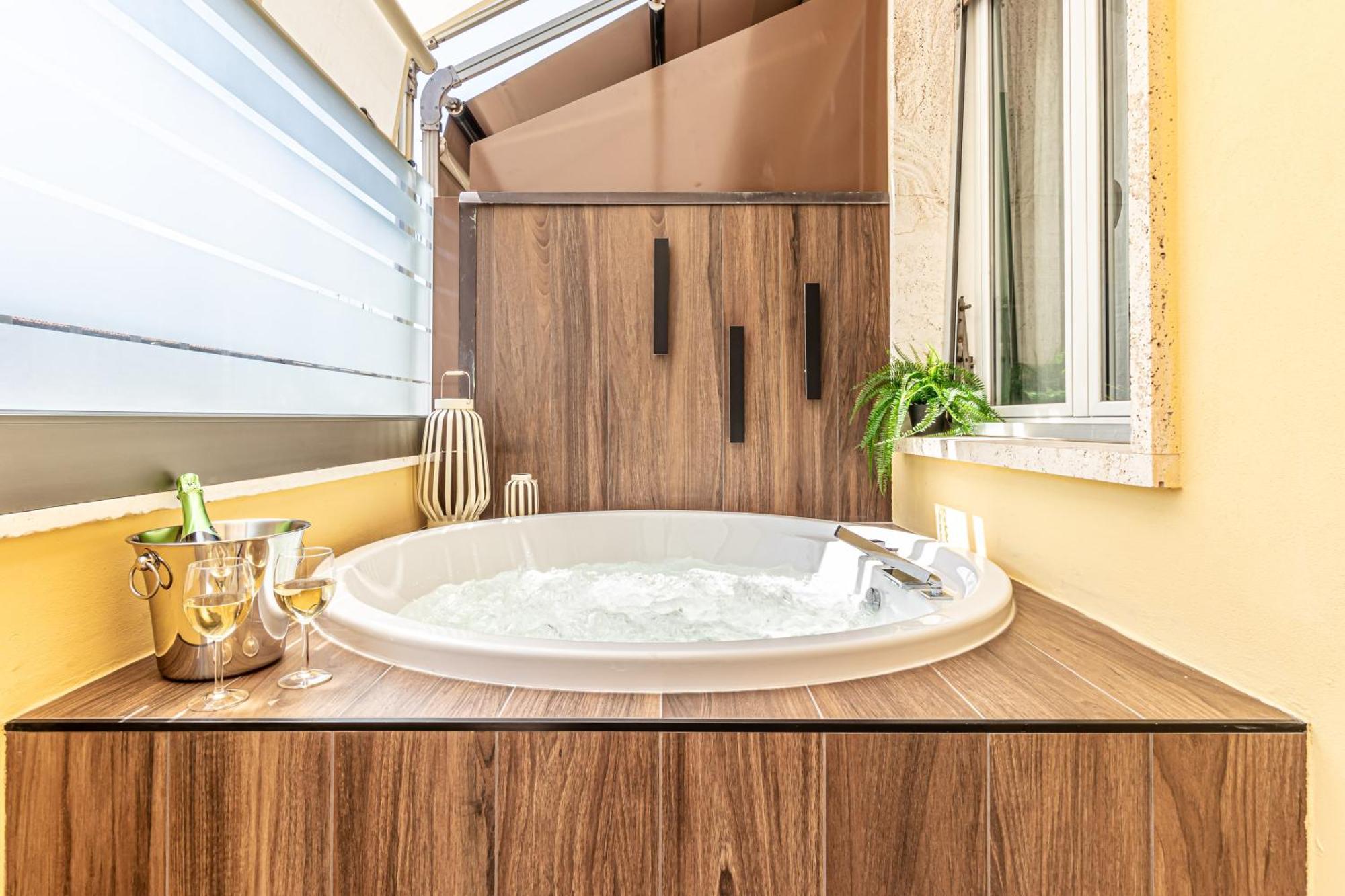 Japandi Apartment, Zona Porto Con Balcone E Jacuzzi Idromassaggio