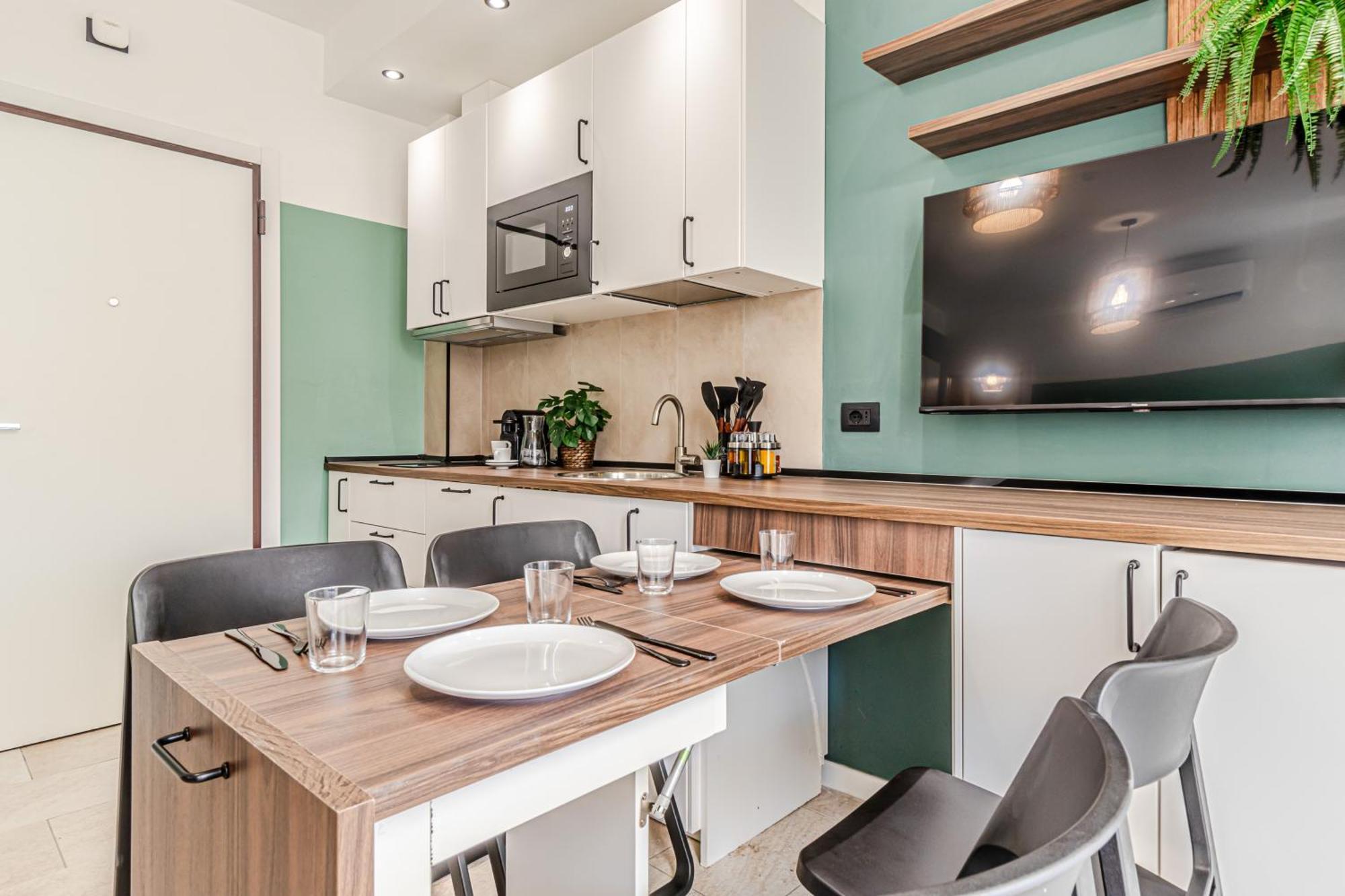 Japandi Apartment, Zona Porto Con Balcone E Jacuzzi Idromassaggio Livorno