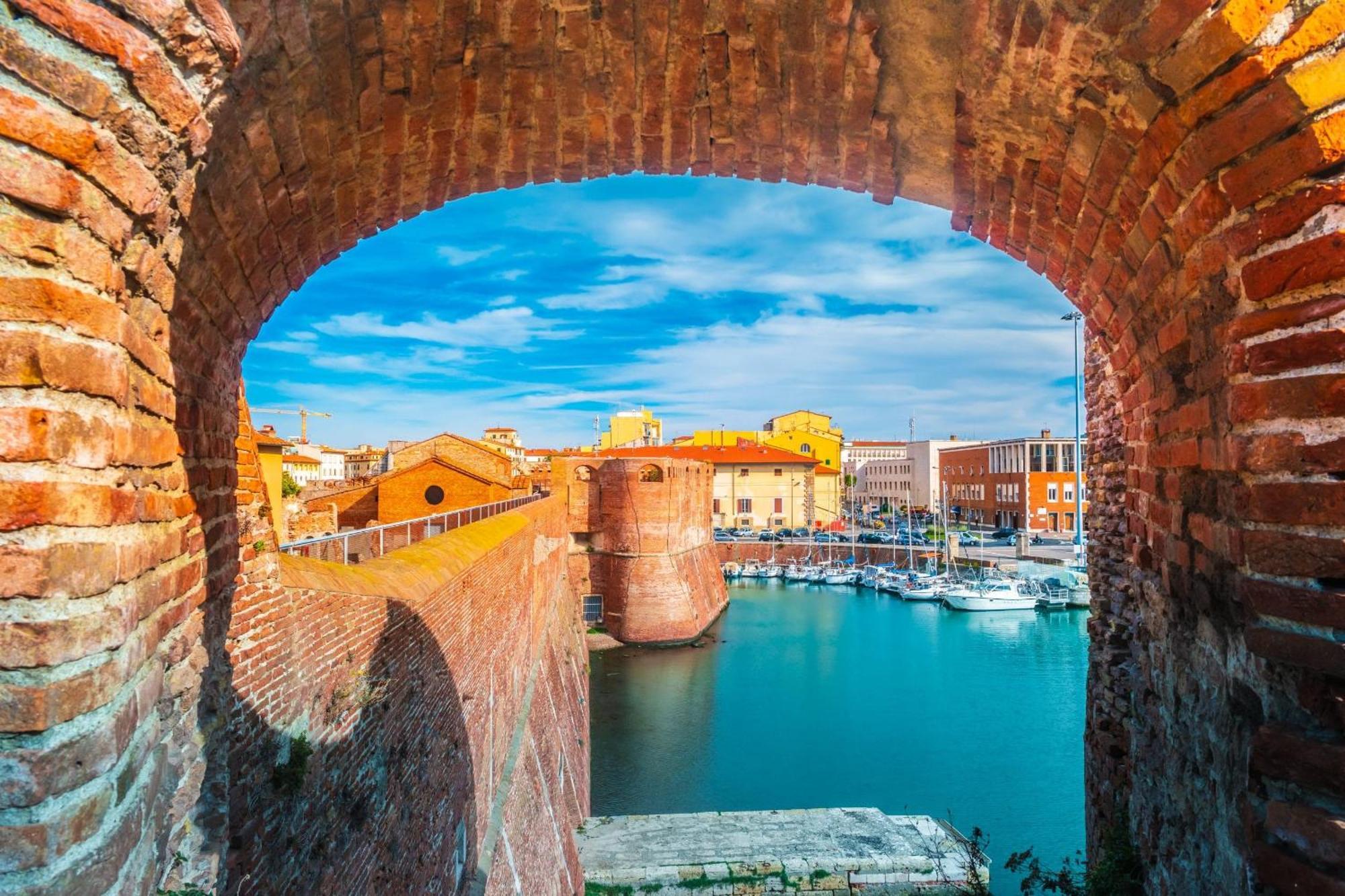 Japandi Apartment, Zona Porto Con Balcone E Jacuzzi Idromassaggio Livorno
