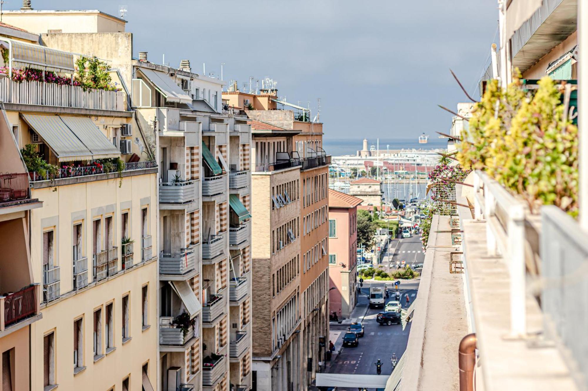 Japandi Apartment, Zona Porto Con Balcone E Jacuzzi Idromassaggio Apartamento Livorno